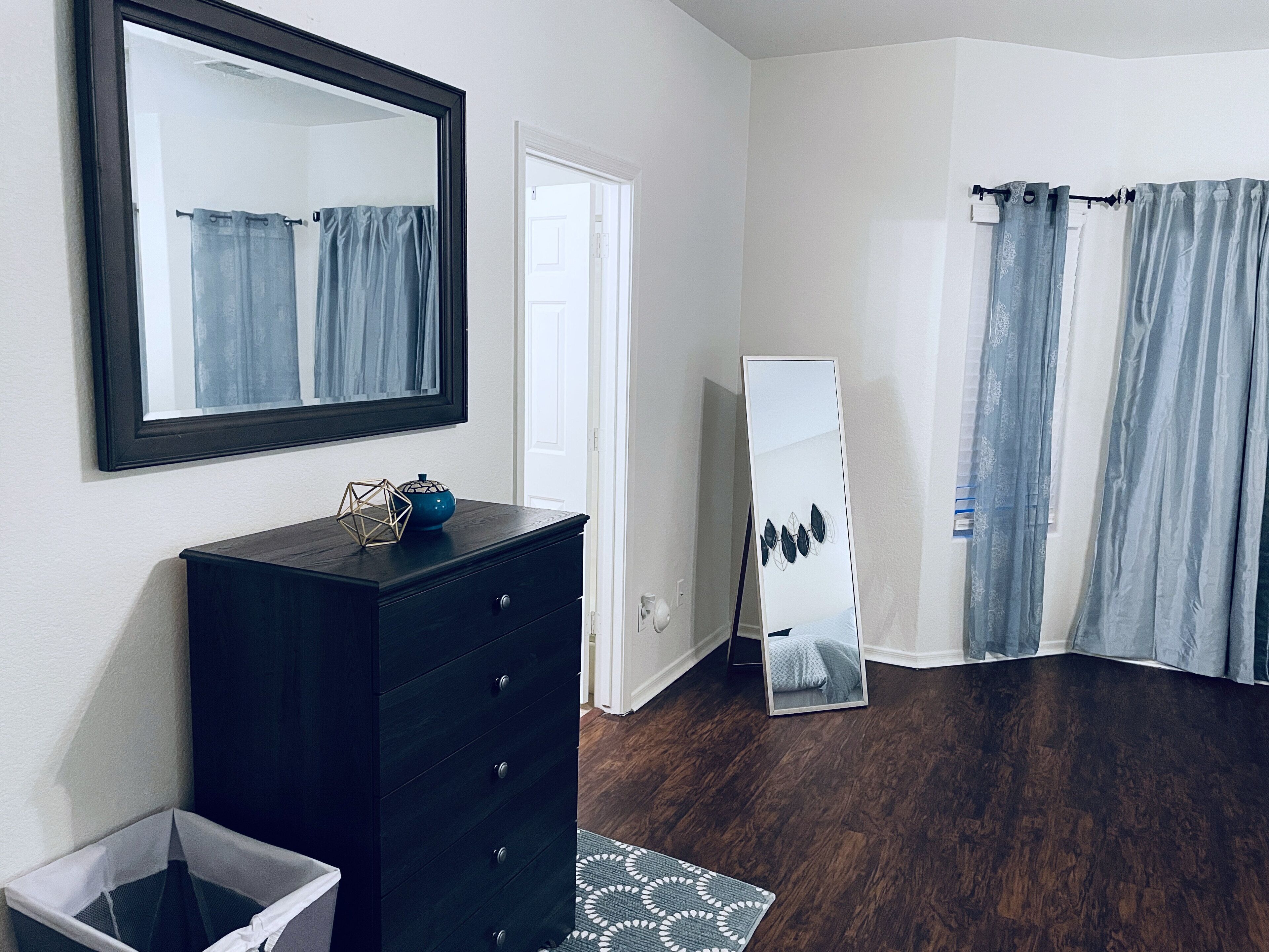 Quiet and Cozy home 10-min from stadium & local attractions