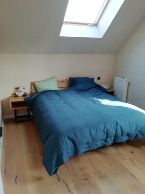 2 bedrooms, in-room safe, desk, iron/ironing board