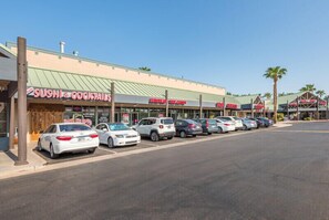 Exterior - Lakeside Oasis with Ample Amenities!! (Chandler)