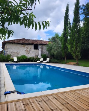 حمّام سباحة خارجي، حمّام سباحة مُدفَّأ