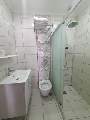 Shower, rainfall showerhead - Sea Star Istanbul (Istanbul)