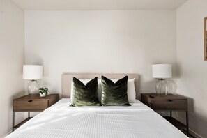 4 bedrooms, desk, iron/ironing board, travel crib