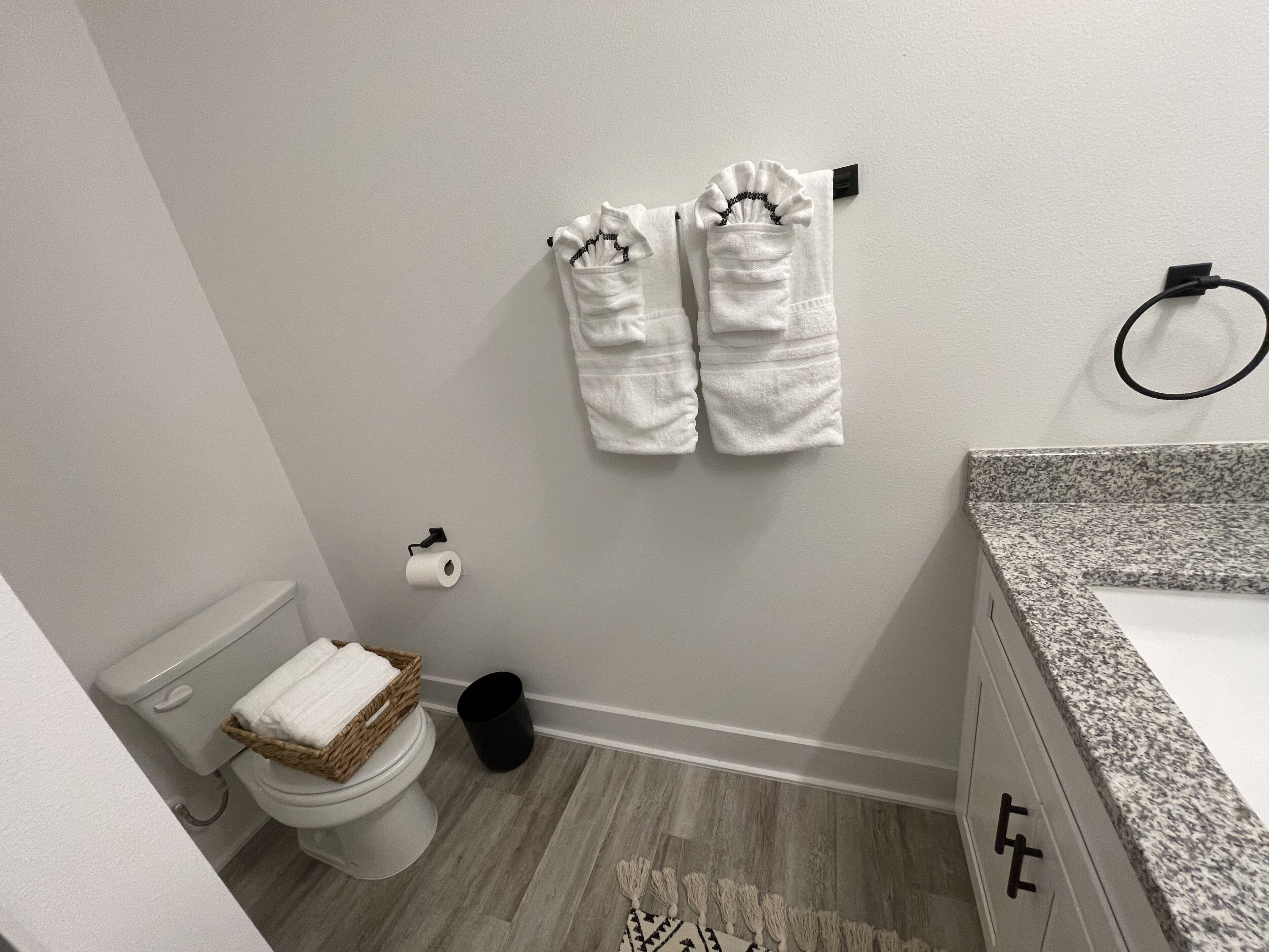 Minutes to Lake Travis NEW Modern Townhome