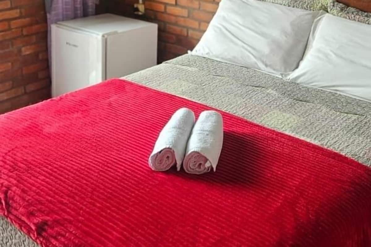 Comfort-studiosuite | Skrivebord, arbejdsområde til bærbare computere, strygejern/strygebræt