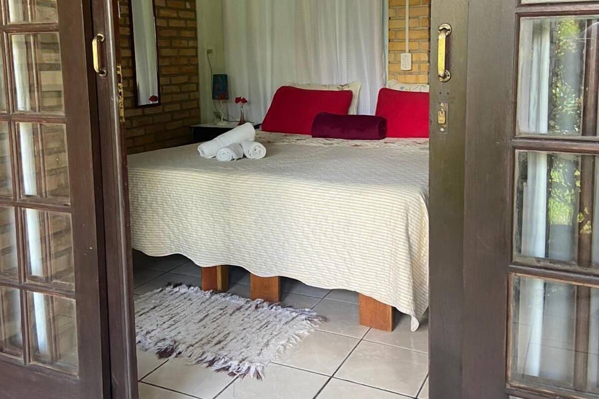 Desk, laptop workspace, iron/ironing board, free WiFi