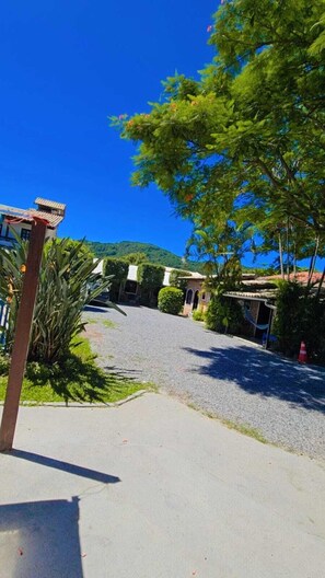 傳統四人房 | 書桌、手提電腦工作空間、熨斗/熨衫板、免費 Wi-Fi