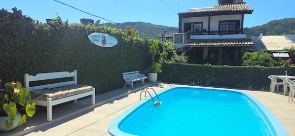 Vista frontal de la propiedad