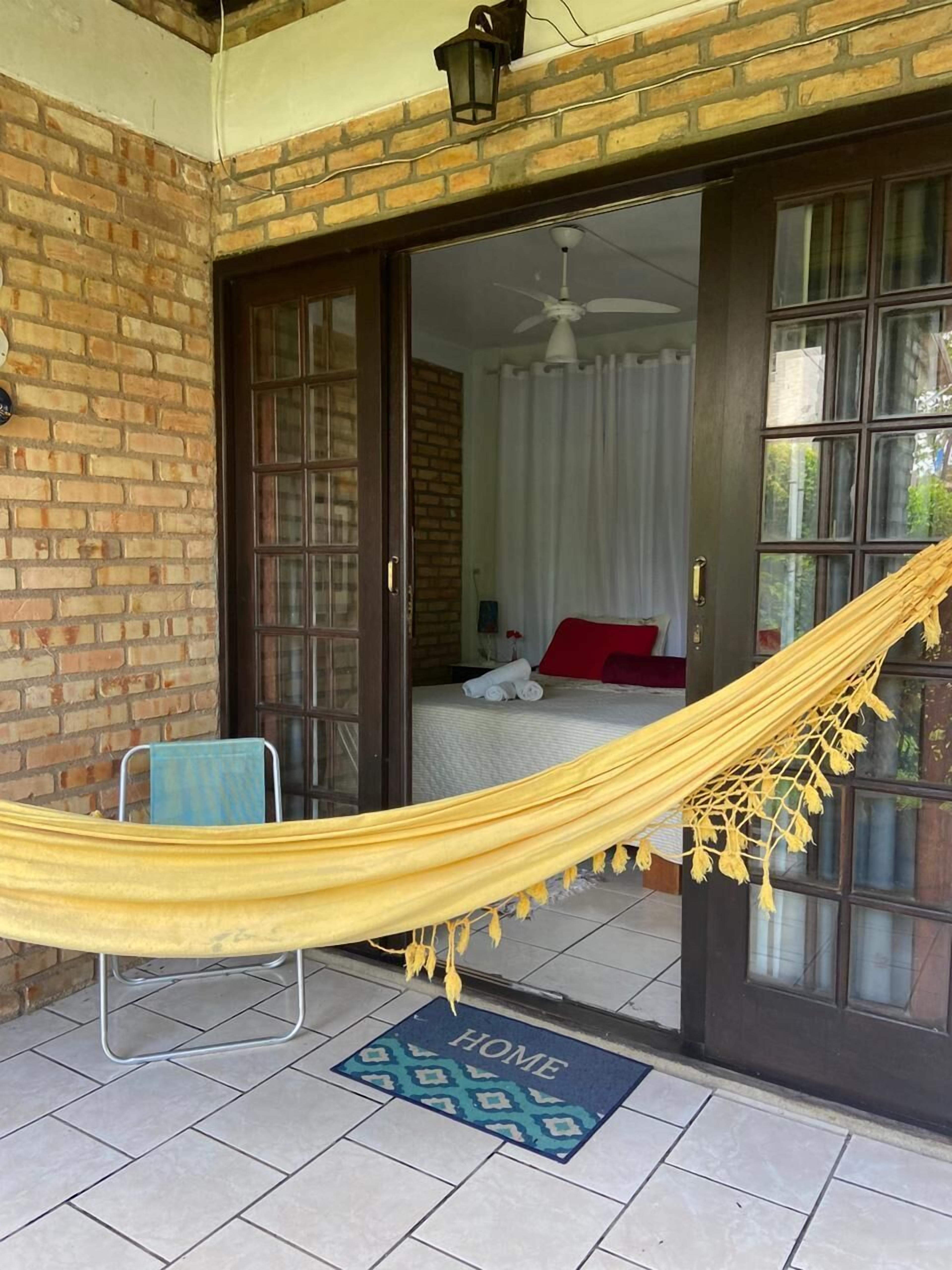 Escrivaninha, espaço de trabalho para notebook