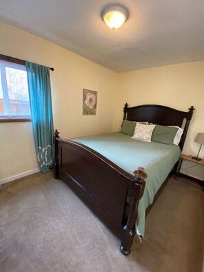 2 bedrooms, desk, iron/ironing board, travel cot