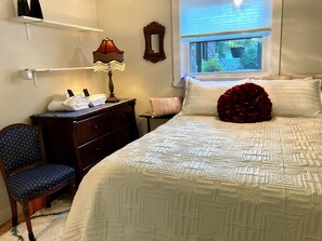 5 bedrooms, in-room safe, desk, iron/ironing board