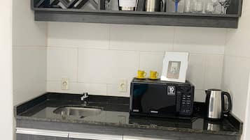 Honeymoon Room, 1 Double Bed | Private kitchen | Mini-fridge, microwave, electric kettle