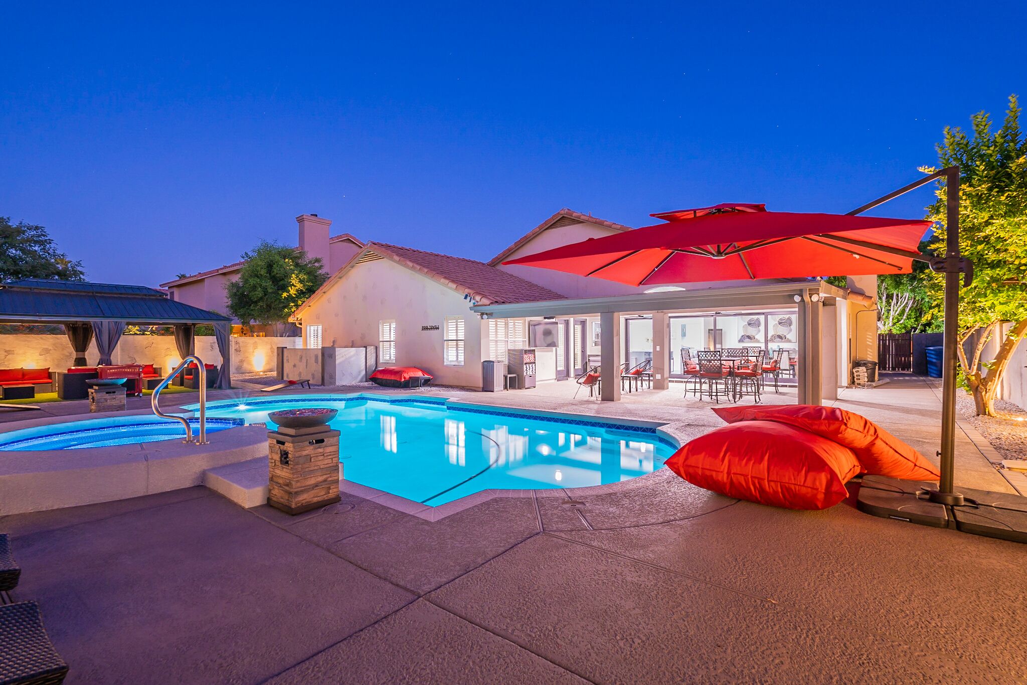 Resort setting in Luxury Chandler Home w/Pool/Spa