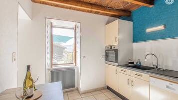 Microondas, horno y lavavajillas