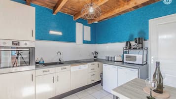 Microondas, horno y lavavajillas