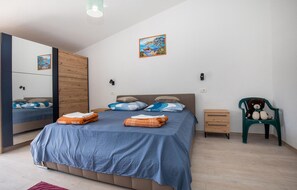 2 Schlafzimmer, Reisekinderbett, kostenloses WLAN, Bettwäsche