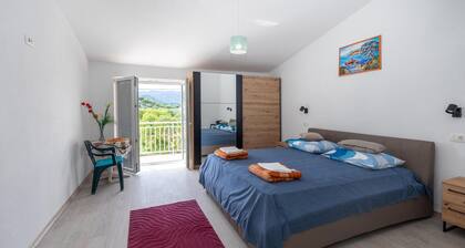 2 bedroom awesome home in Peracko Blato