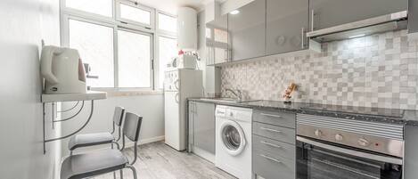 Refrigerador, microondas, horno, placa de cocina