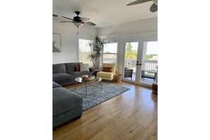 Smart TV, fireplace, stereo