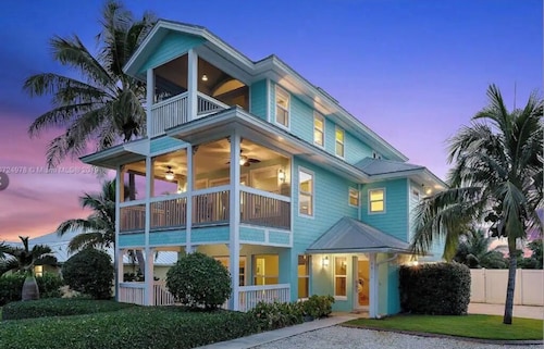 Stunning 4/3 w/ Heated Pool, Water View & Arcade!