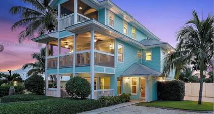 Stunning 4/3 w/ Heated Pool, Water View & Arcade!