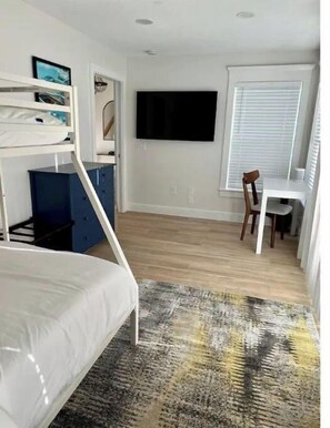 4 bedrooms, desk, iron/ironing board, free WiFi