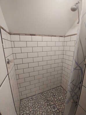 Shower, towels, soap, toilet paper - Magical Loft Apartment at Fernbrook Place (Otto)