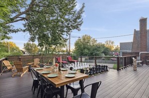 Outdoor dining - Over 4500 sqft of Luxury living [Billiards table, Arcade room, 5 BR & 4 BA] (Cleveland)