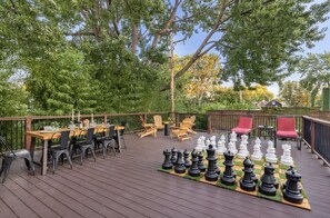 Outdoor dining - Over 4500 sqft of Luxury living [Billiards table, Arcade room, 5 BR & 4 BA] (Cleveland)