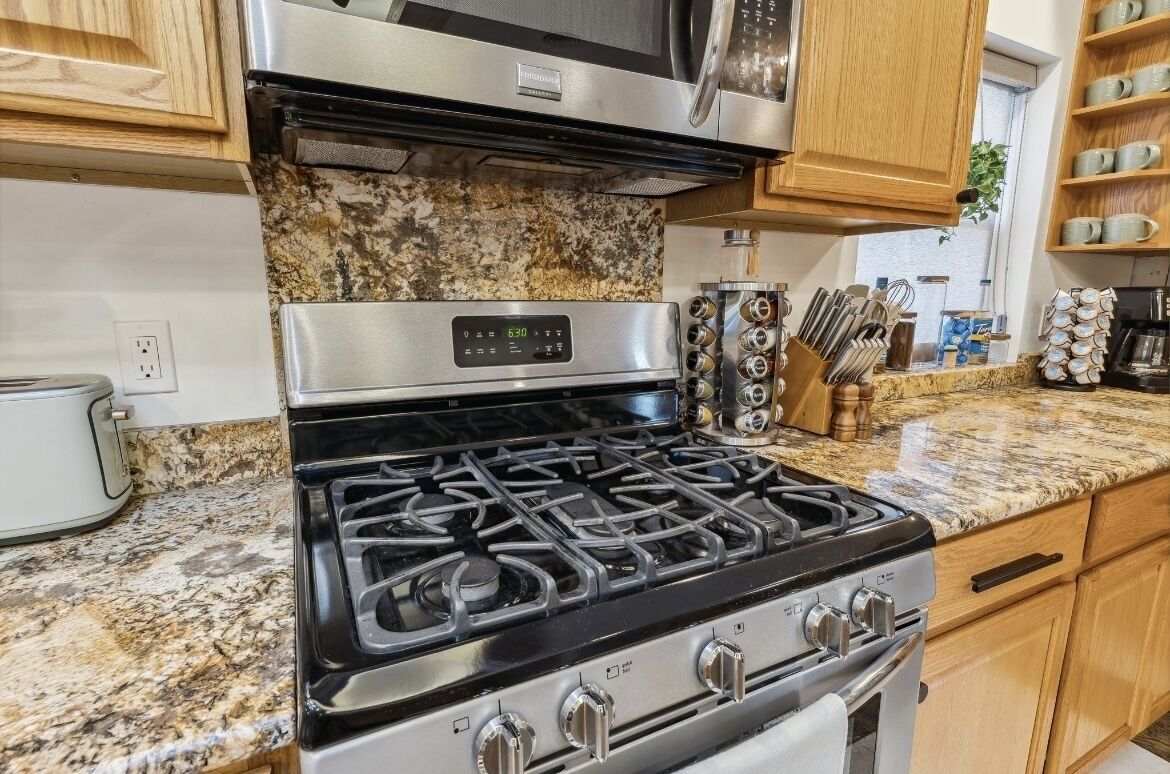 Over 4500 sqft of Luxury living [Billiards table, Arcade room, 5 BR & 4 BA]