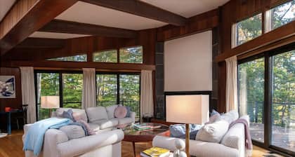 Mid-Century Modern Chalet in Stratton Mountain - 2 min from slopes