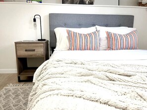 1 bedroom, iron/ironing board, free WiFi, bed sheets - Hip and chic one bedroom apartment. (San Anselmo)