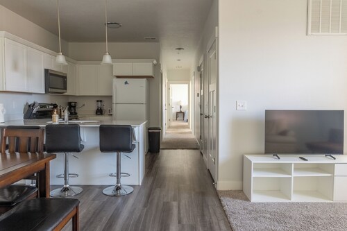 6 mins to Adobe Headquarter Brand New Condo/Lehi