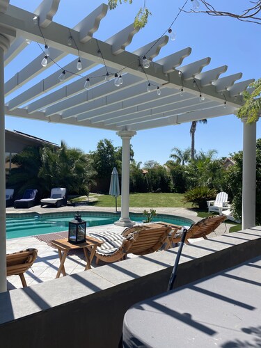 Amazing single level villa, 10 minutes from football stadium