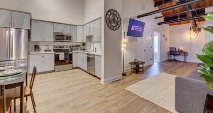 Washington304 · Luxury Industrial Style King SuiteC- Shawnee Mtn!