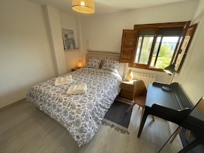 2 bedrooms, desk, iron/ironing board, free WiFi - Cozy & lovely 2 bedroom apartment by the mountain (Cogolludo)