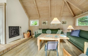 Smart TV y chimenea 