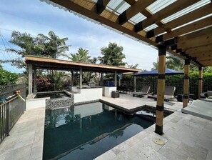 Piscina all'aperto, una piscina riscaldata