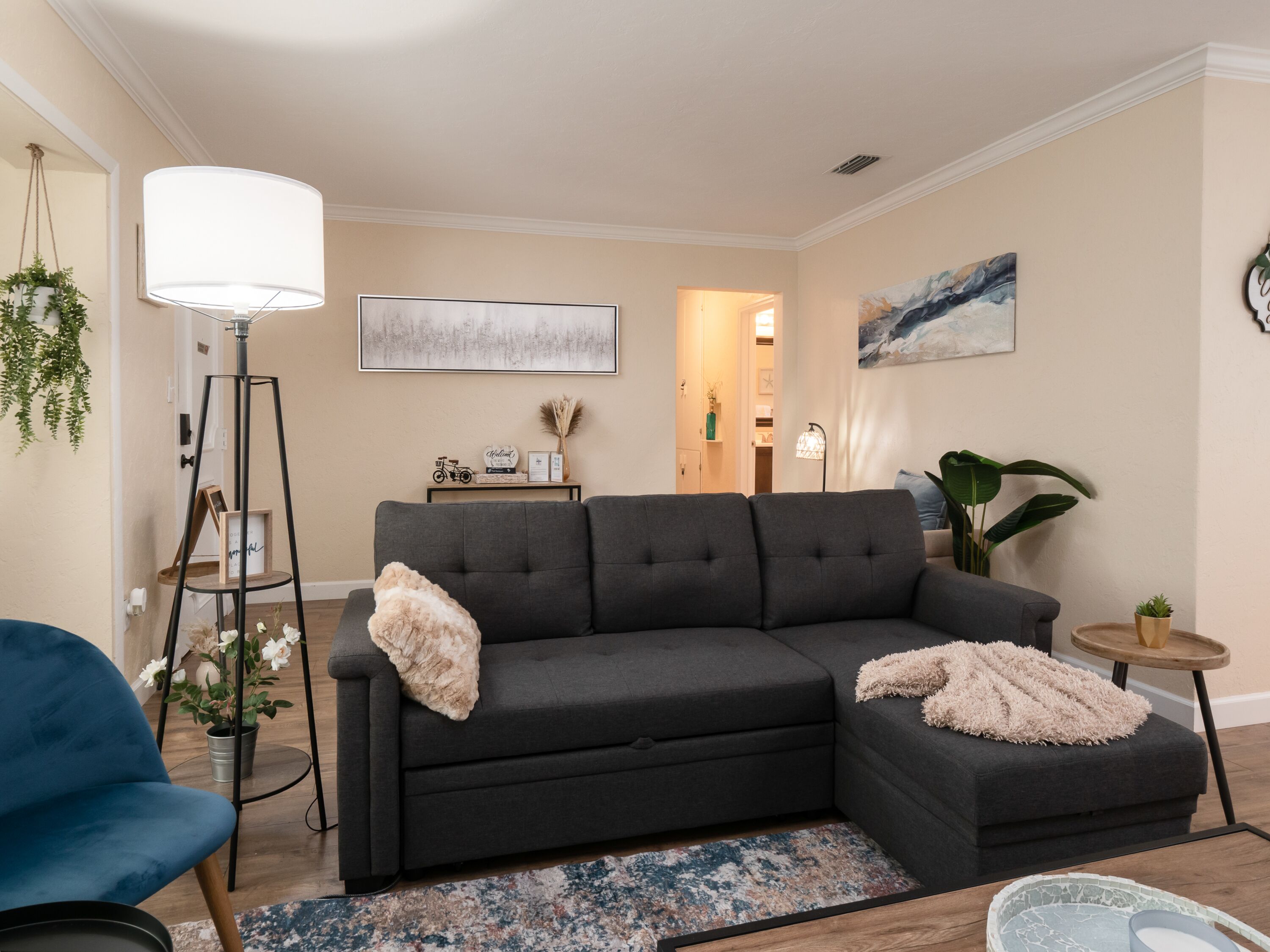 4 Bedroom Single Family home 5 mins to University!