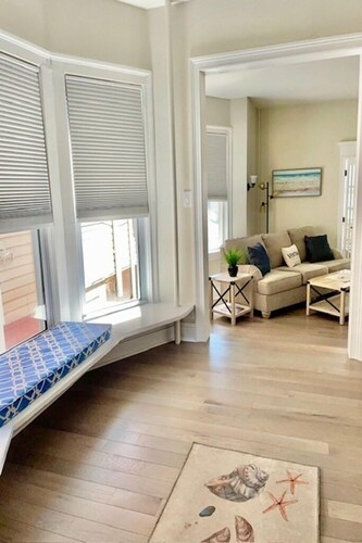Everything you need! Steps to Beach-Margate-Restaurants-Stores -Sleeps 4 guests