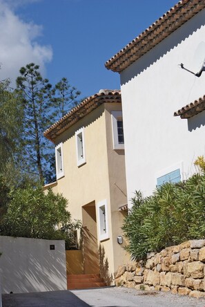 Exterior - Piscine Privée | Villa spacieuse et équipée (Saint-Maxime)