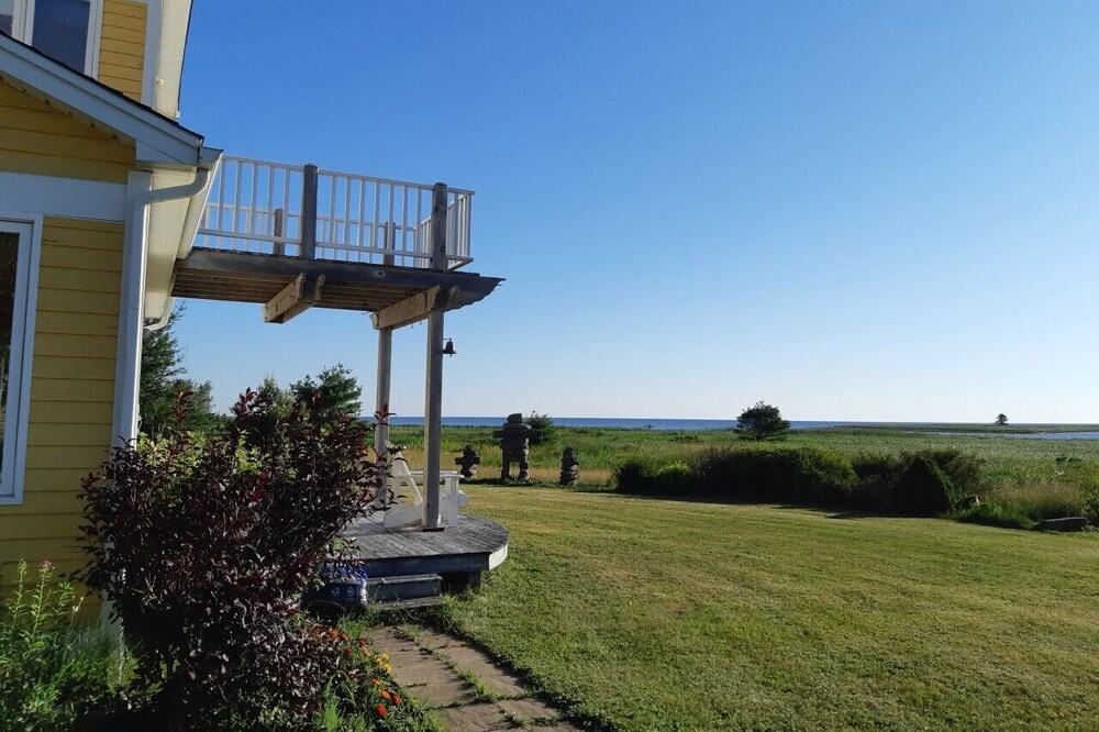 Spacious 4 bedrooms Villa, 30 min from Moncton