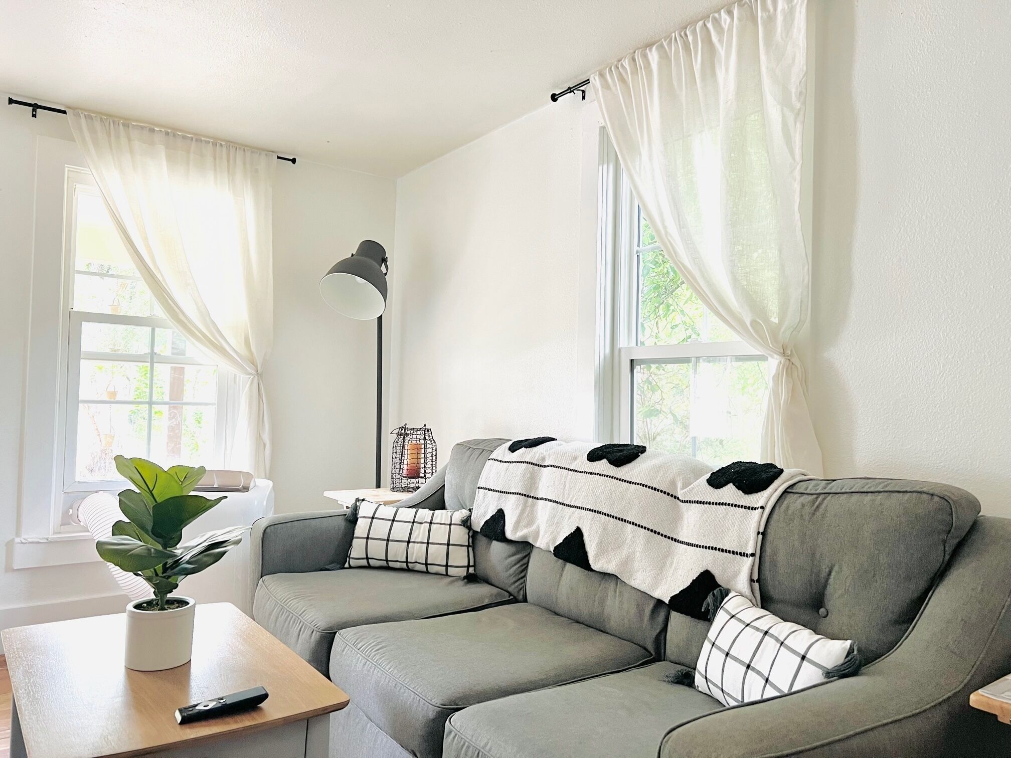 Cheerful, Urban Farmhouse Just A Few Steps From Downtown