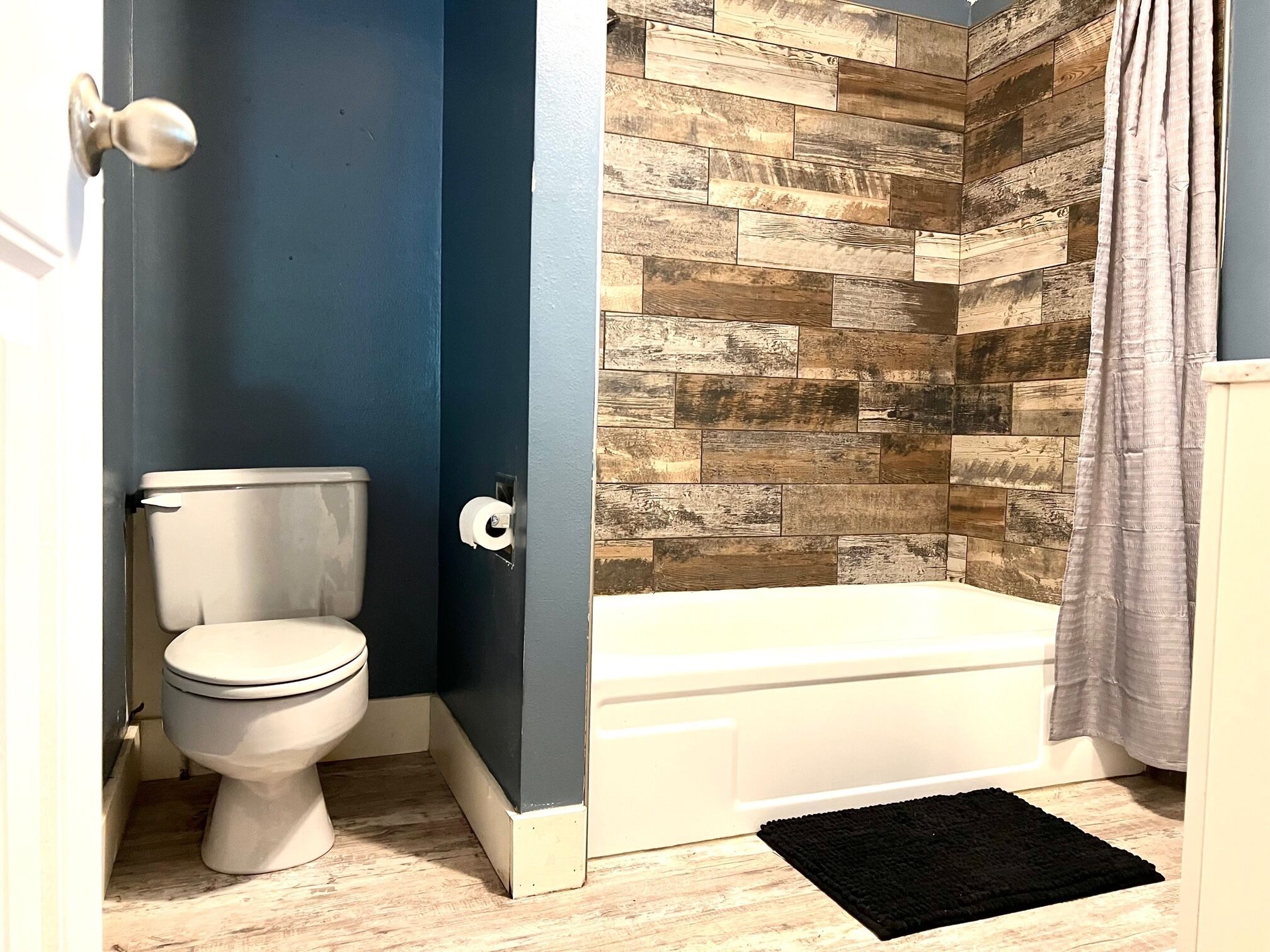 Cheerful, Urban Farmhouse Just A Few Steps From Downtown