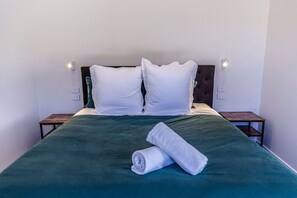 2 bedrooms, soundproofing, free WiFi, bed sheets