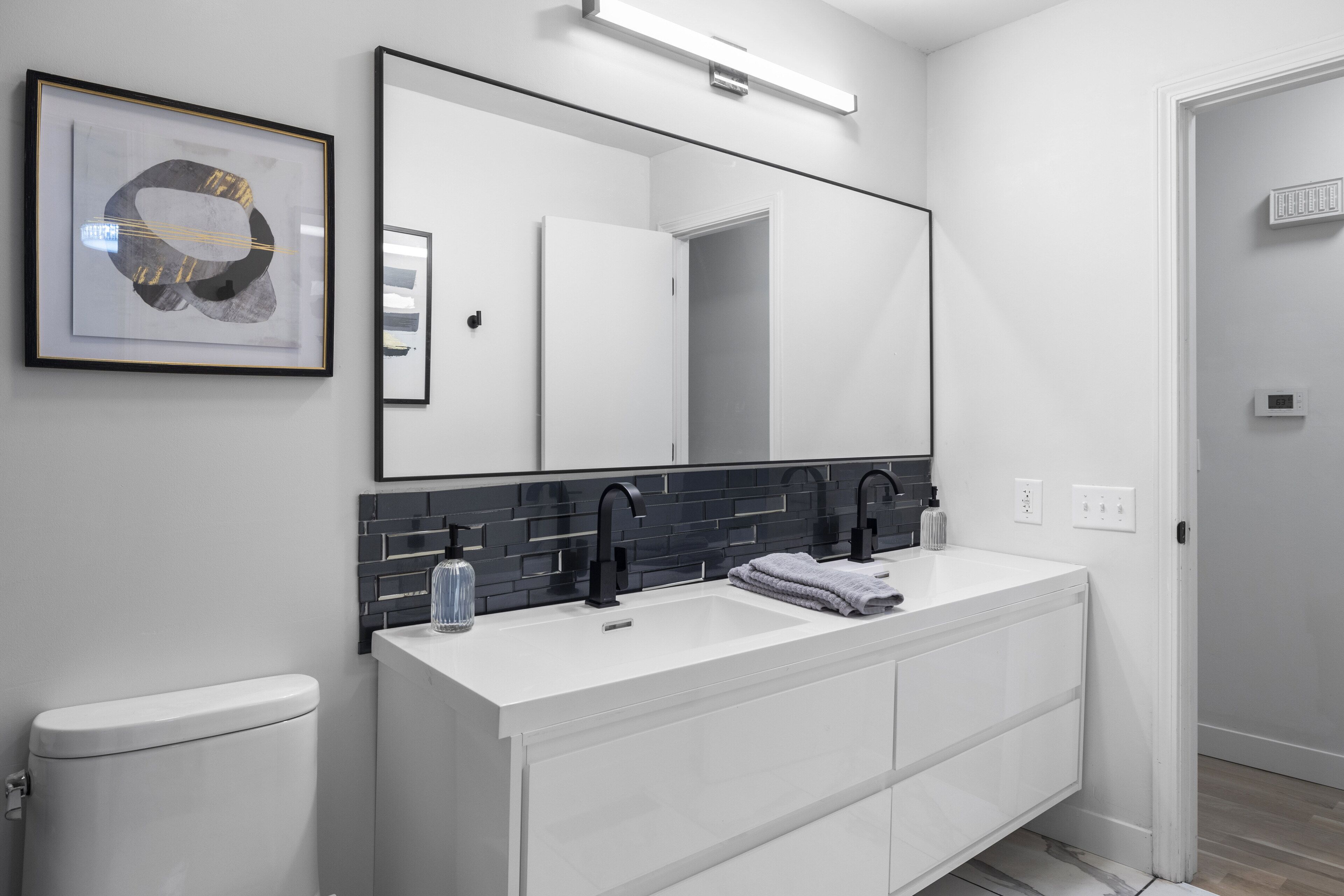 NEW Fabulous 2BR w/Garage Close to Everything