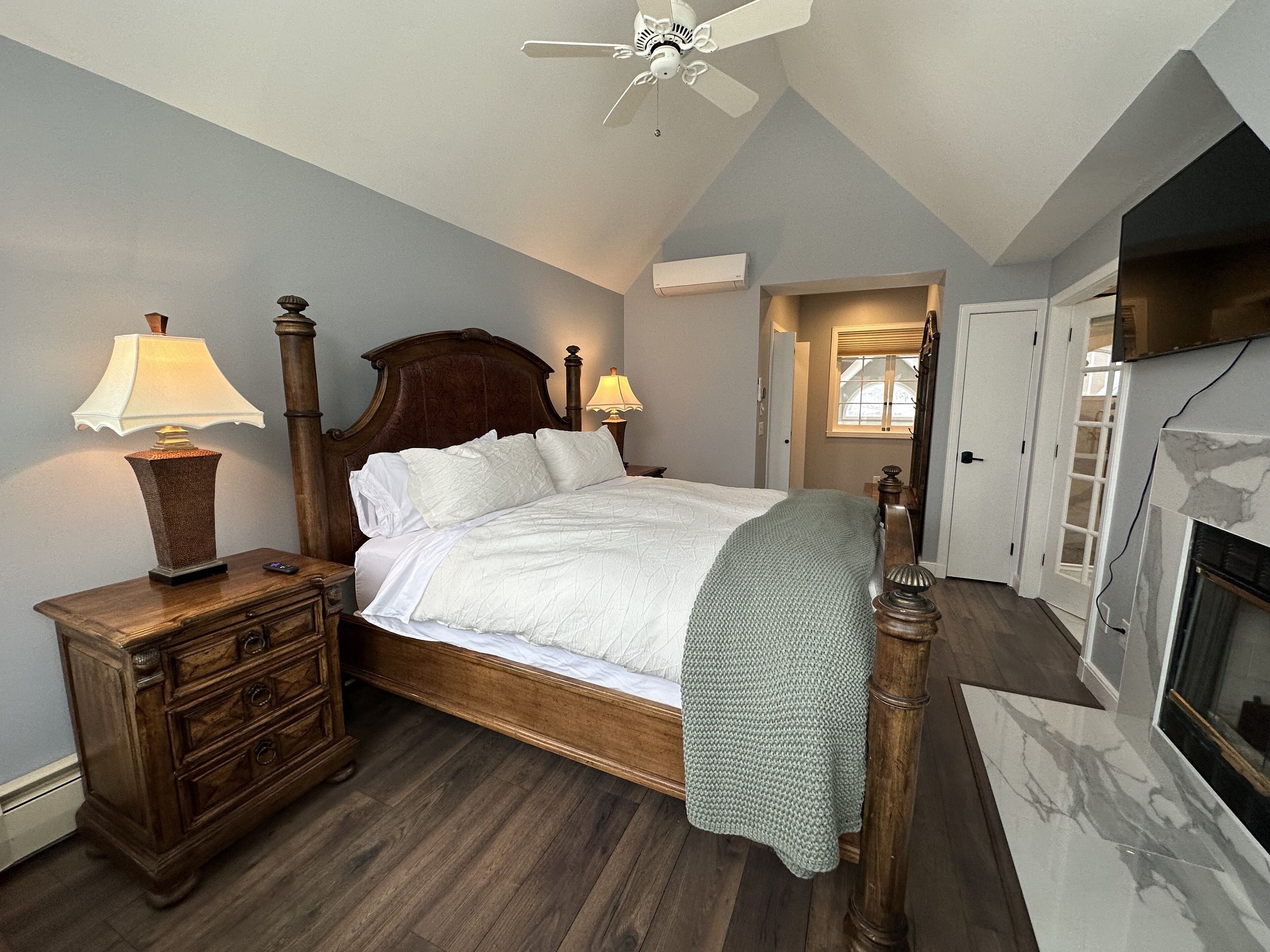 Luxurious True Ski On/Off Five Bedroom Townhouse @ Seasons on Mount Snow
