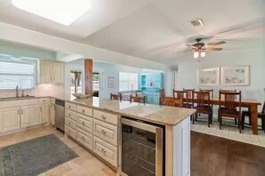 Full-size fridge, microwave, oven, stovetop