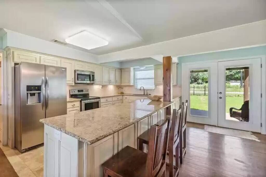 Waterfront, sand volleyball court, amazing patio & deck, fire pit & MORE! 