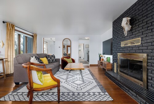 Stylish 1 bedroom cottage along the Mississippi River