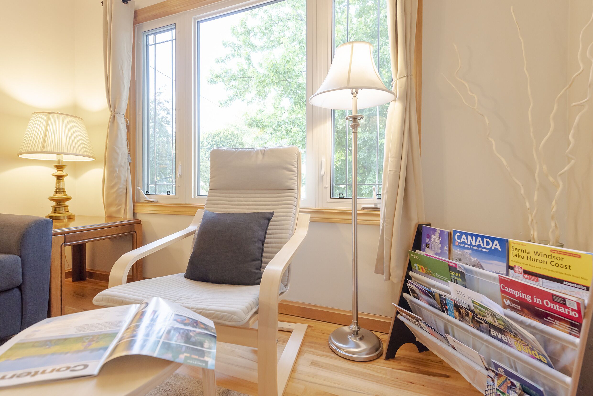 Cheerful and Cozy 5 bedrooms up to 13 guests Bungalow with Tesla Charger